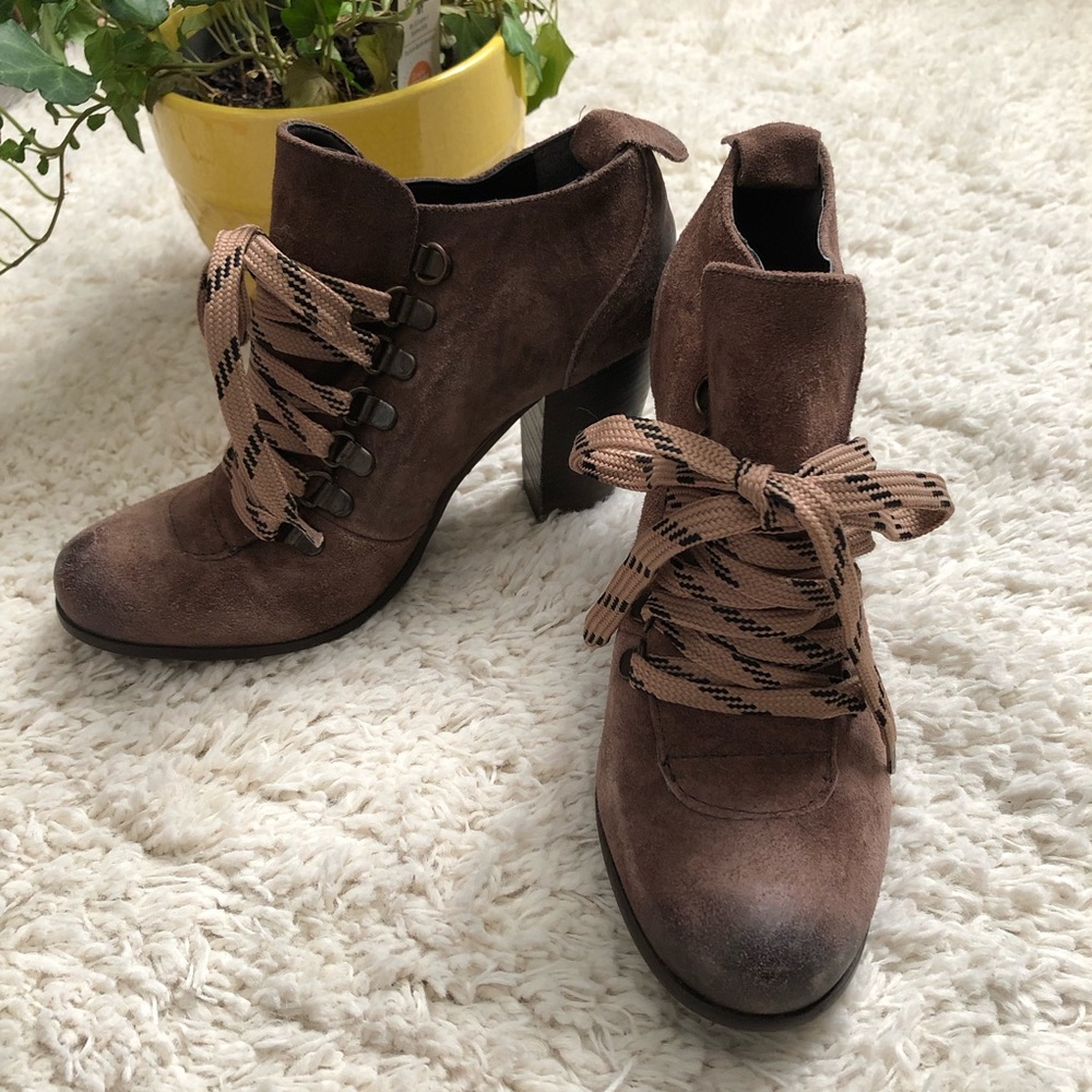 BOUTIQUE 9 Demarko Lace Up Nubuck Distressed Brown Booties Sz 7.5